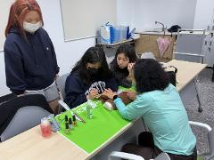 두피관리와 네일아트 학생들 참여.jpg